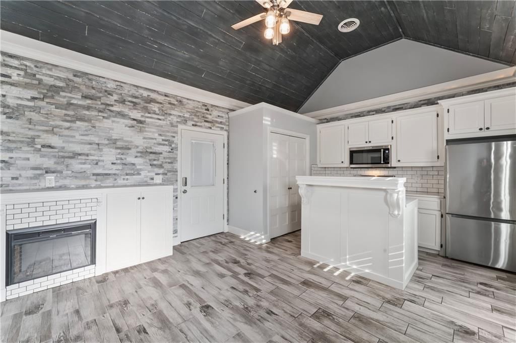 618 NW Thieme Street — photo 4