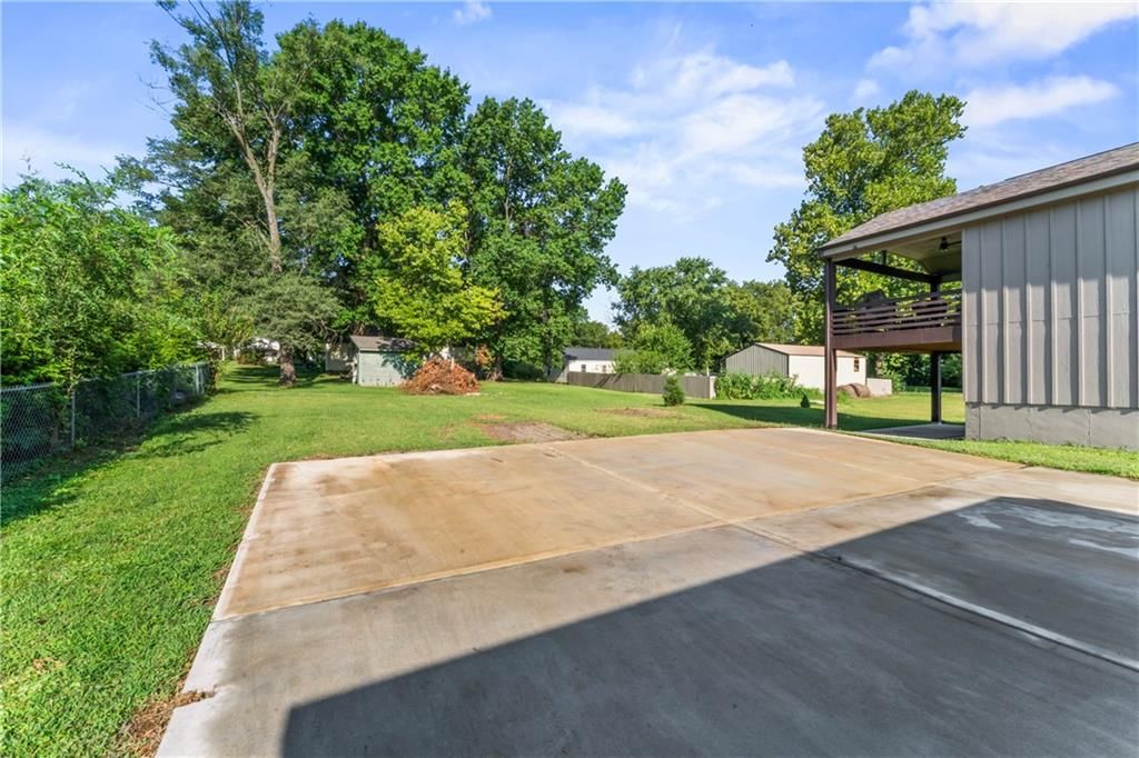 618 NW Thieme Street — photo 39