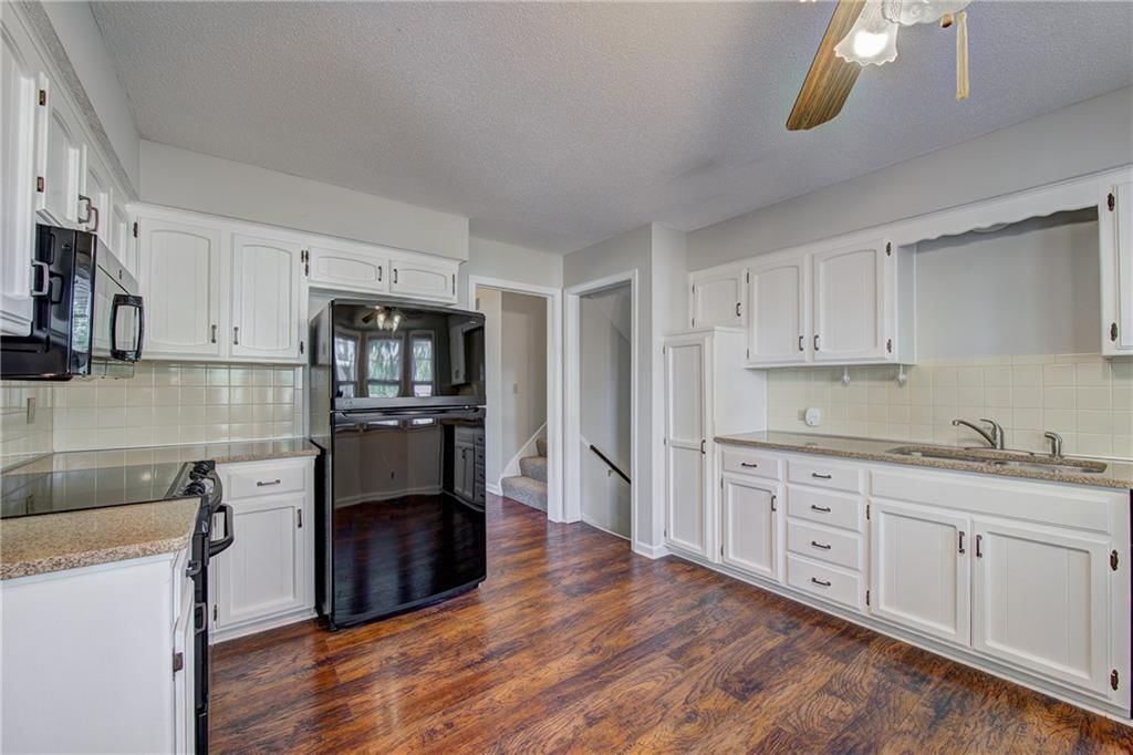 10220 Gillette Street — photo 6