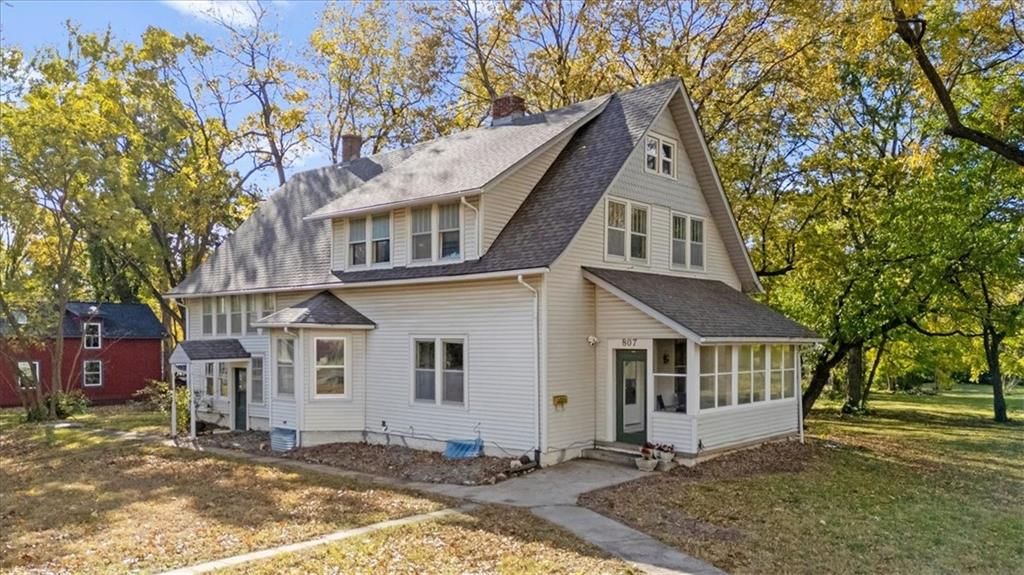 807 Highgrove Road, Grandview, MO