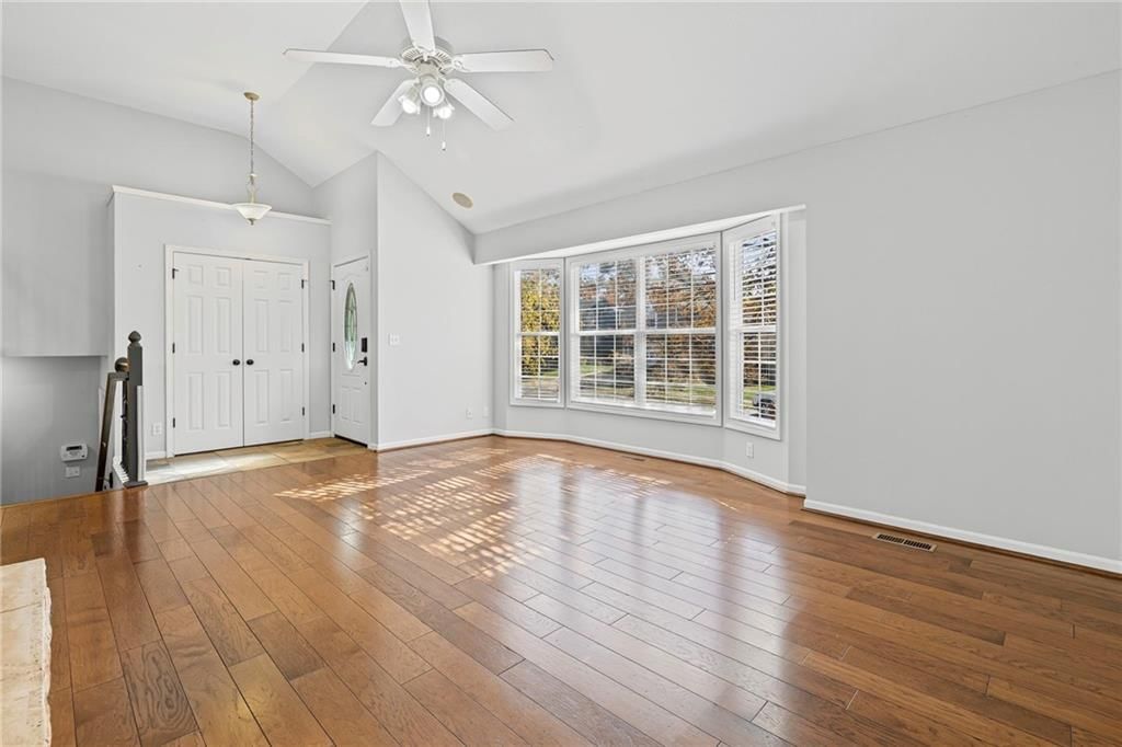 952 E Oak Crest Drive — photo 4