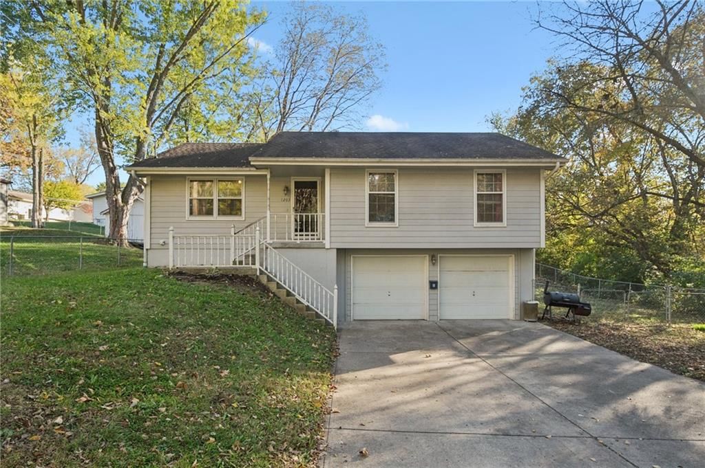 1203 Magnolia West Avenue, Excelsior Springs, MO