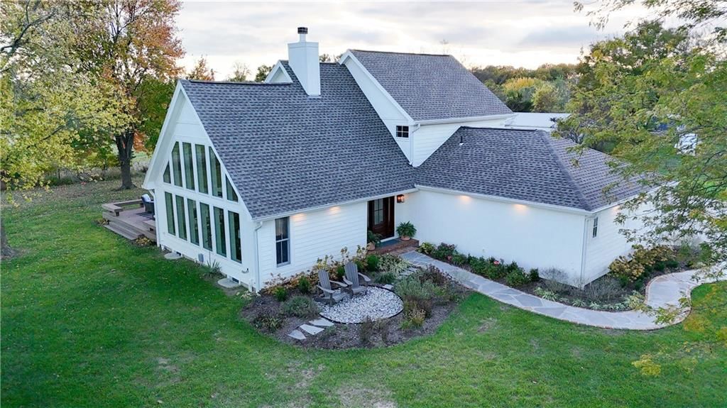 4441 Hilltop Circle, Louisburg, KS