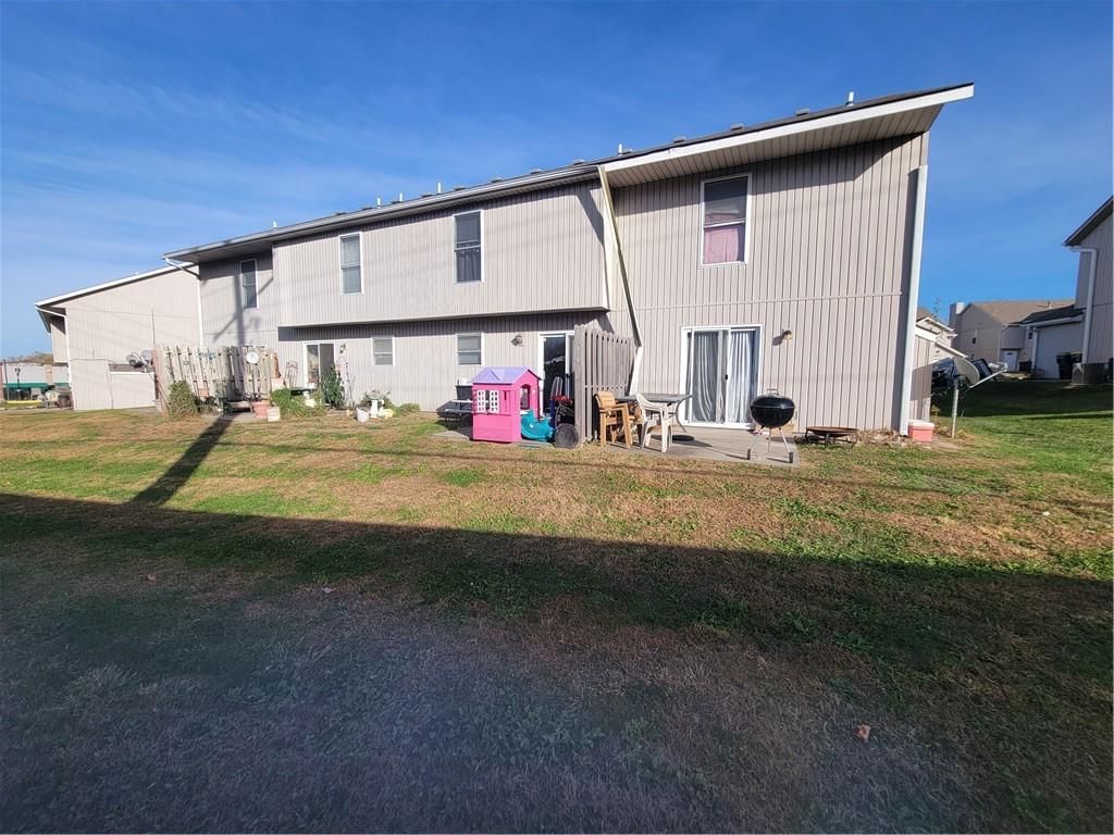10620-10626 N Locust Court — photo 4