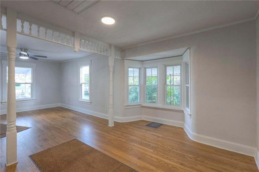 Photo 12 of 35 - 826 S Arlington Avenue