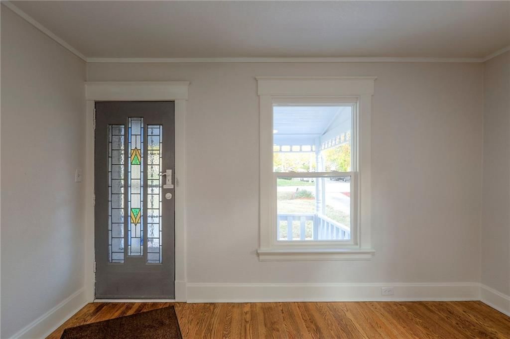 Photo 7 of 35 - 826 S Arlington Avenue