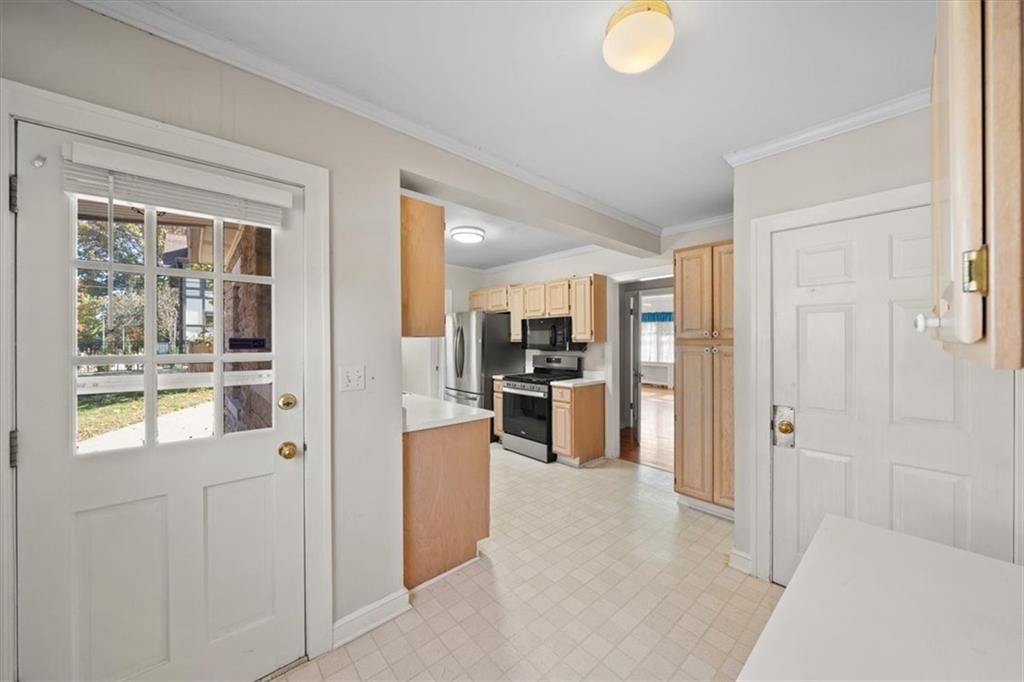 5701 Wornall Road — photo 10