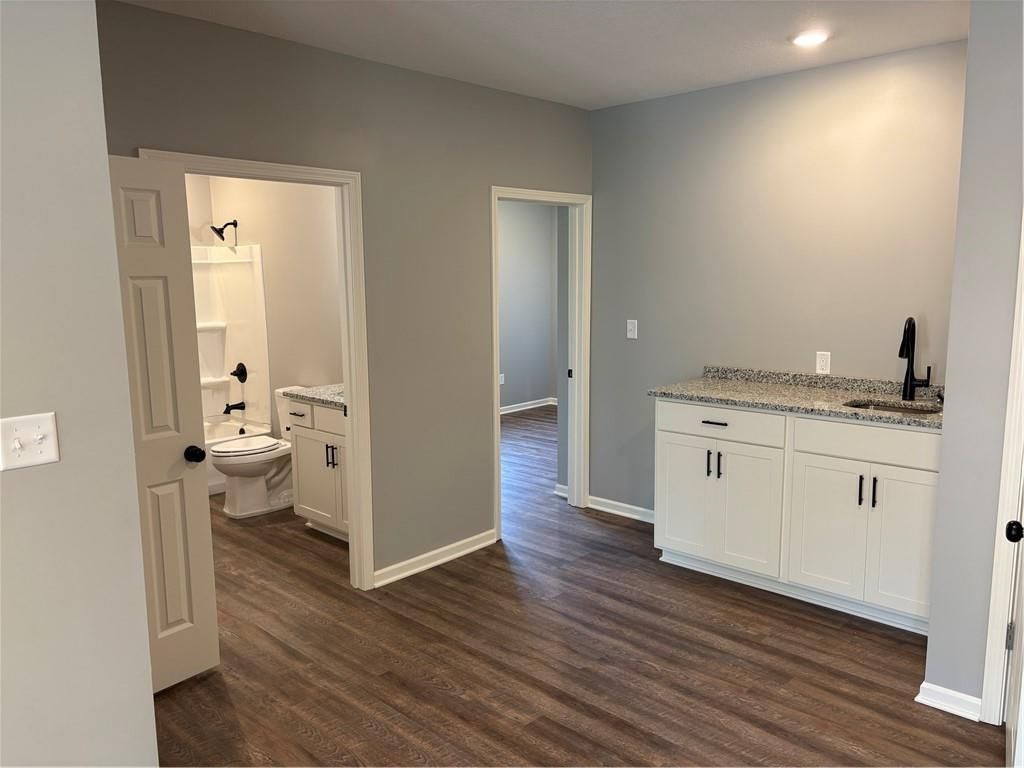 605 Washington Street — photo 4