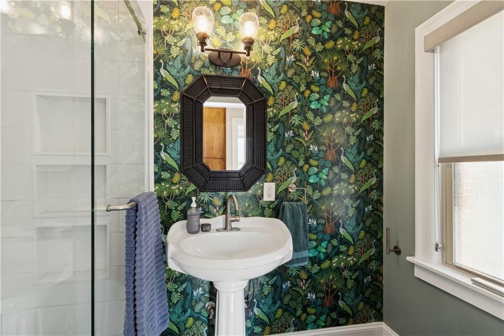 4211 Charlotte Street — photo 7