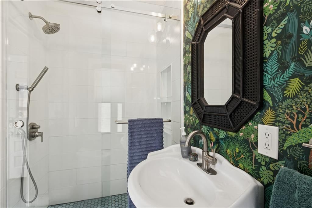 4211 Charlotte Street — photo 8