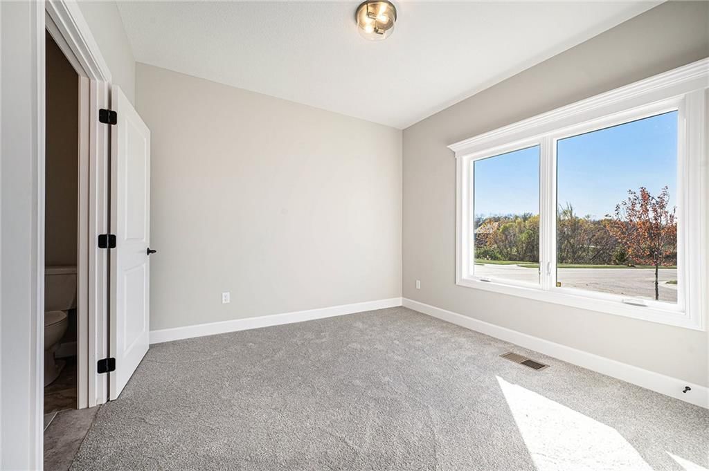10101 N Oakland Avenue — photo 22