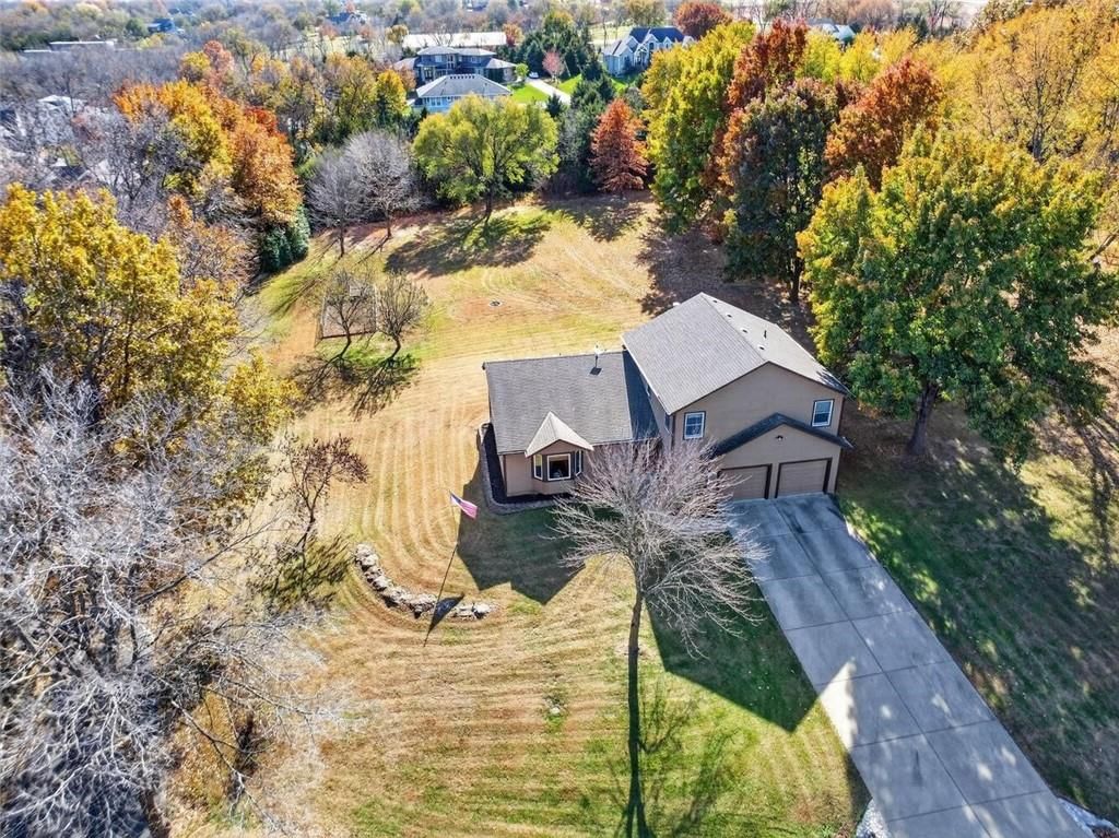 3725 W 179th Terrace, Stilwell, KS