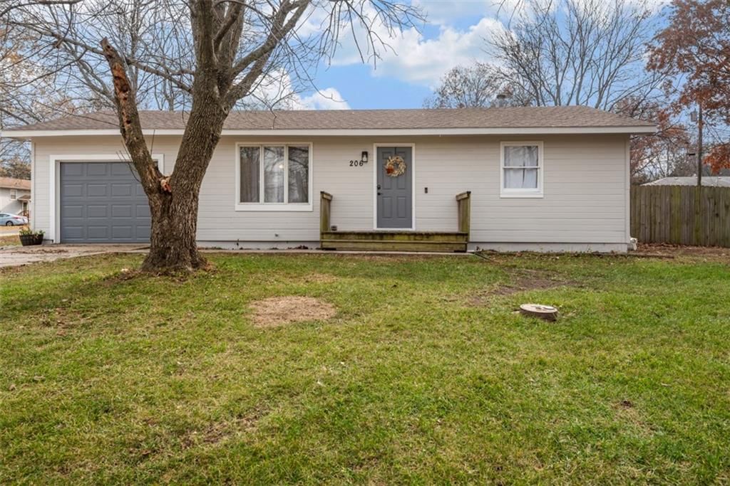 206 Cedarlane Drive, Wellsville, KS