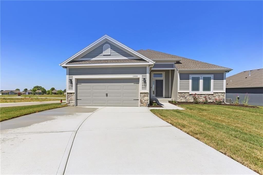 11436 N Auburndale Circle, Kansas City, MO
