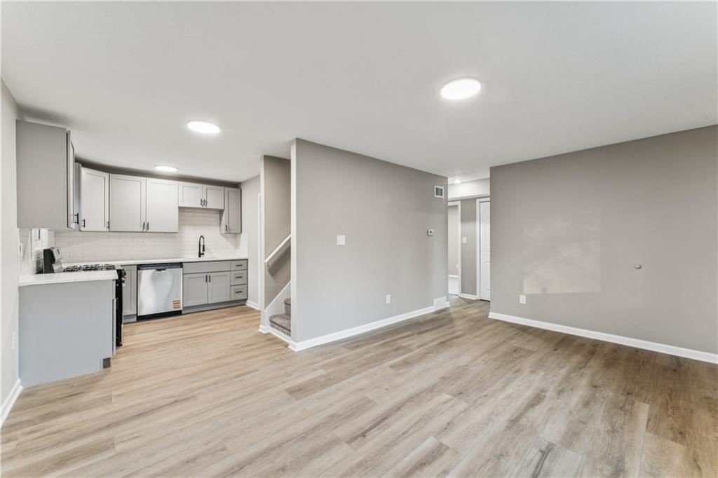 5118 Forest Avenue — photo 7