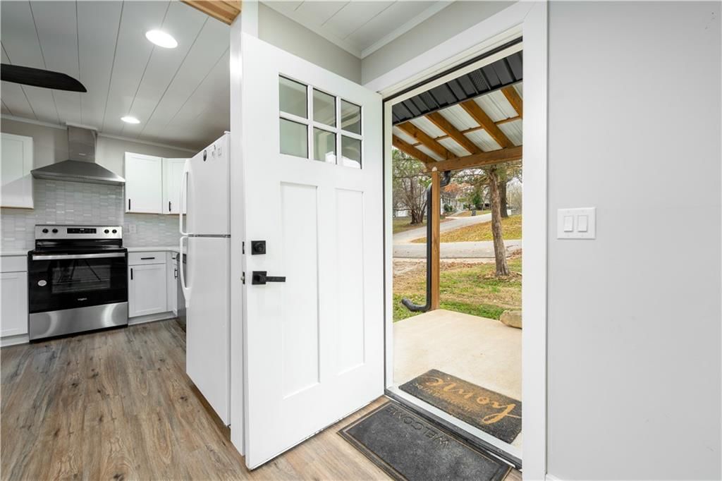 605 E Oak Street — photo 3