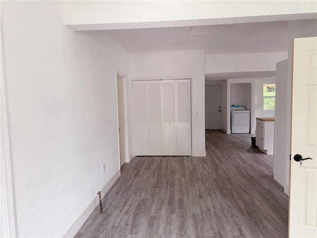 Photo 5 of 11 - 611 W 3rd Street