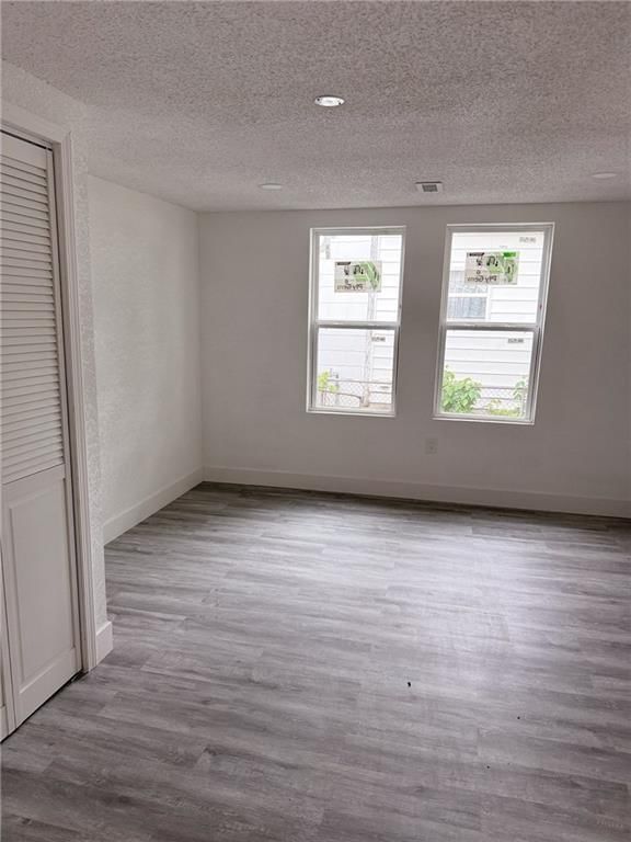 Photo 9 of 11 - 611 W 3rd Street