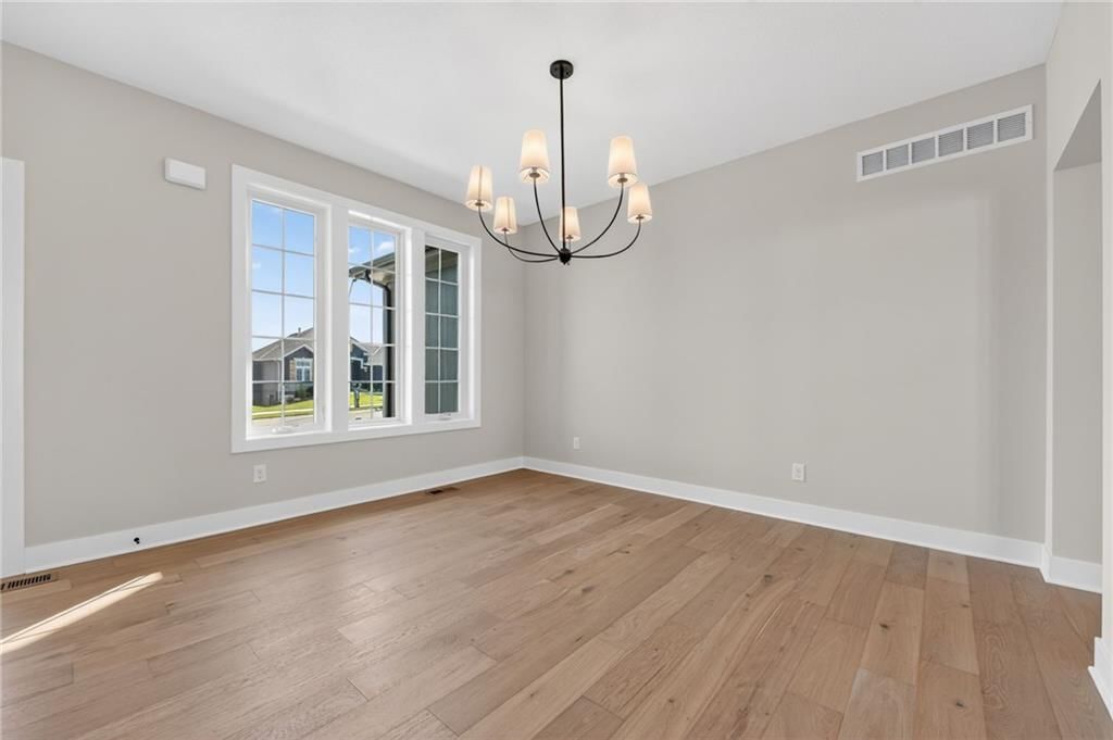 8007 NE 77th Street — photo 6