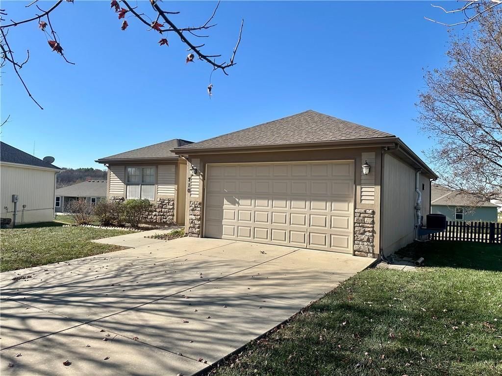 710 Hidden Meadows Court, Paola, KS
