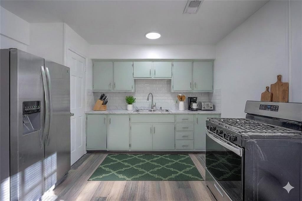 7703 E 107th Street, Kansas City, MO