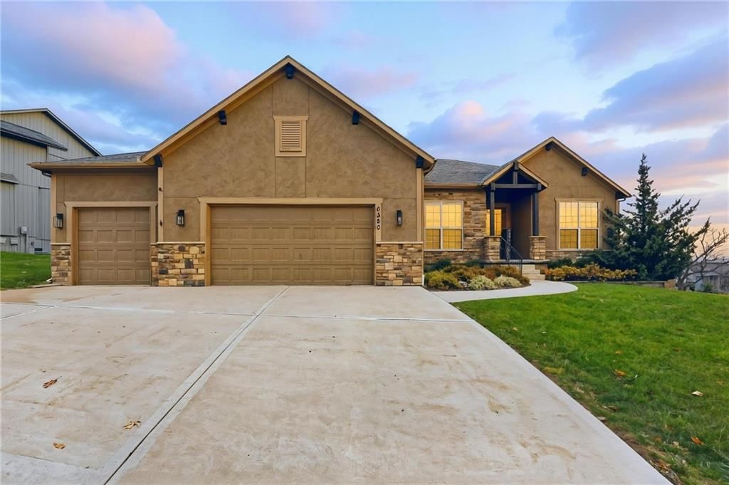 5920 S National Drive, Parkville, MO