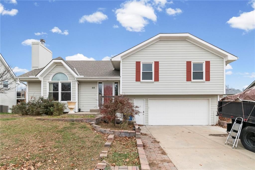 828 Black Oak Drive, Liberty, MO