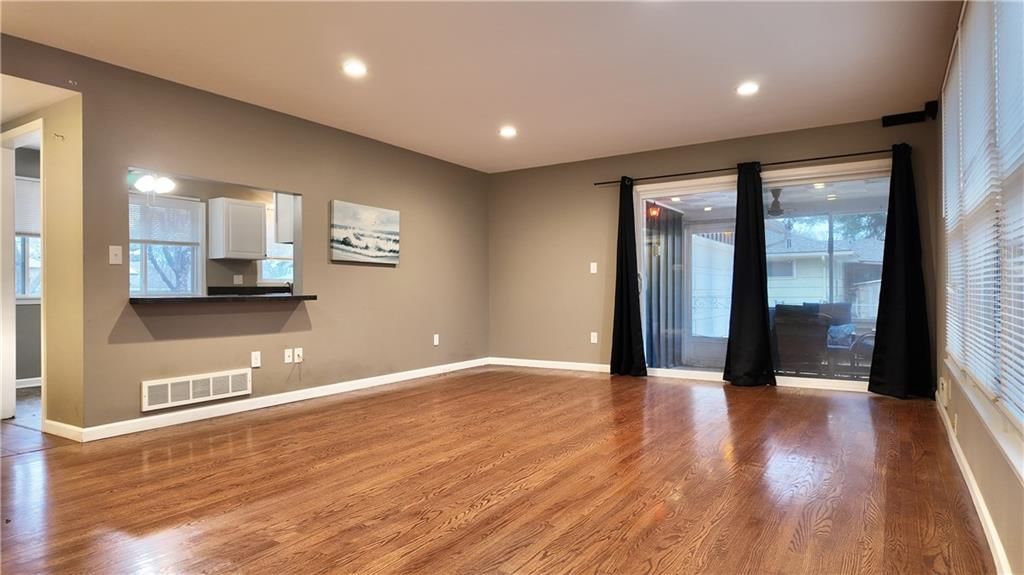 6121 Hunter Street — photo 8