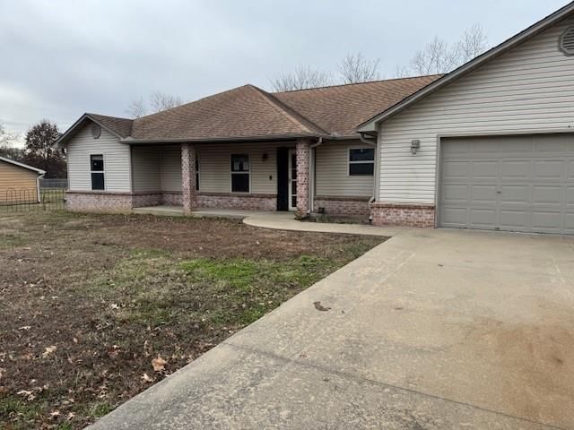 302 N Edgewood Drive — photo 2