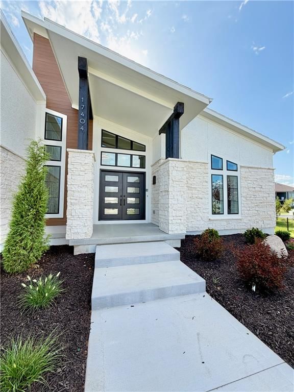 17404 Bluejacket Street, Overland Park, KS