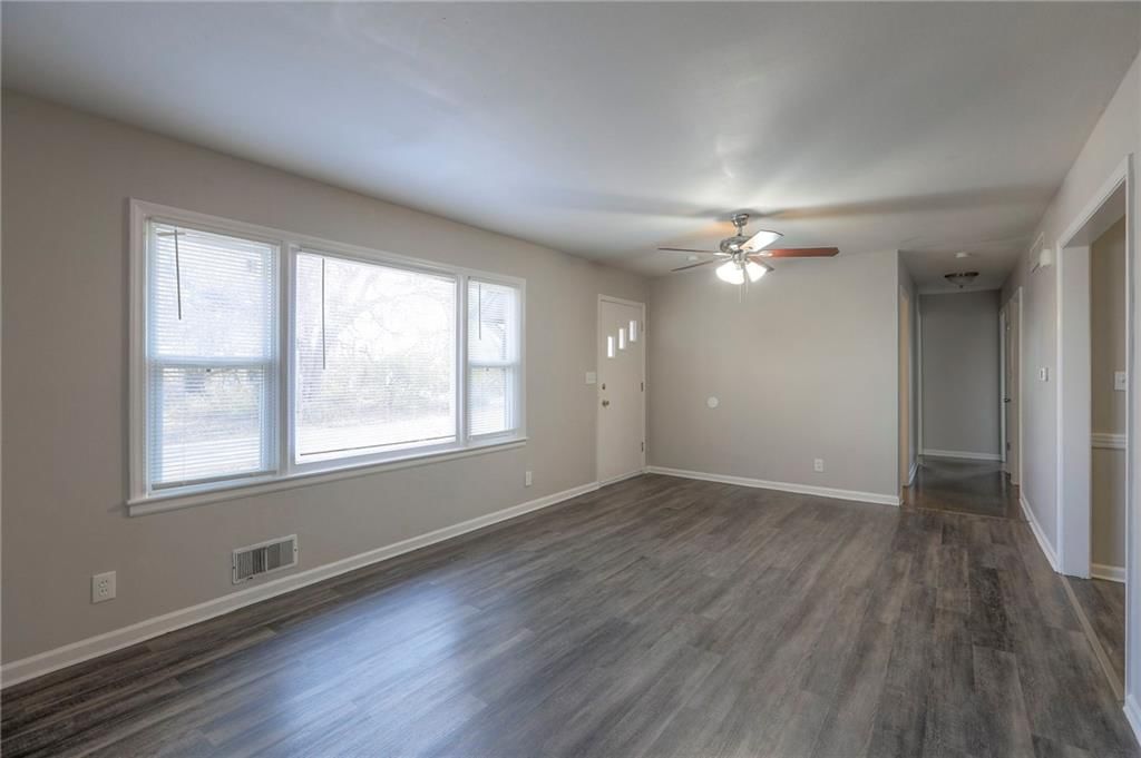 Photo 6 of 38 - 7212 Oxford Avenue