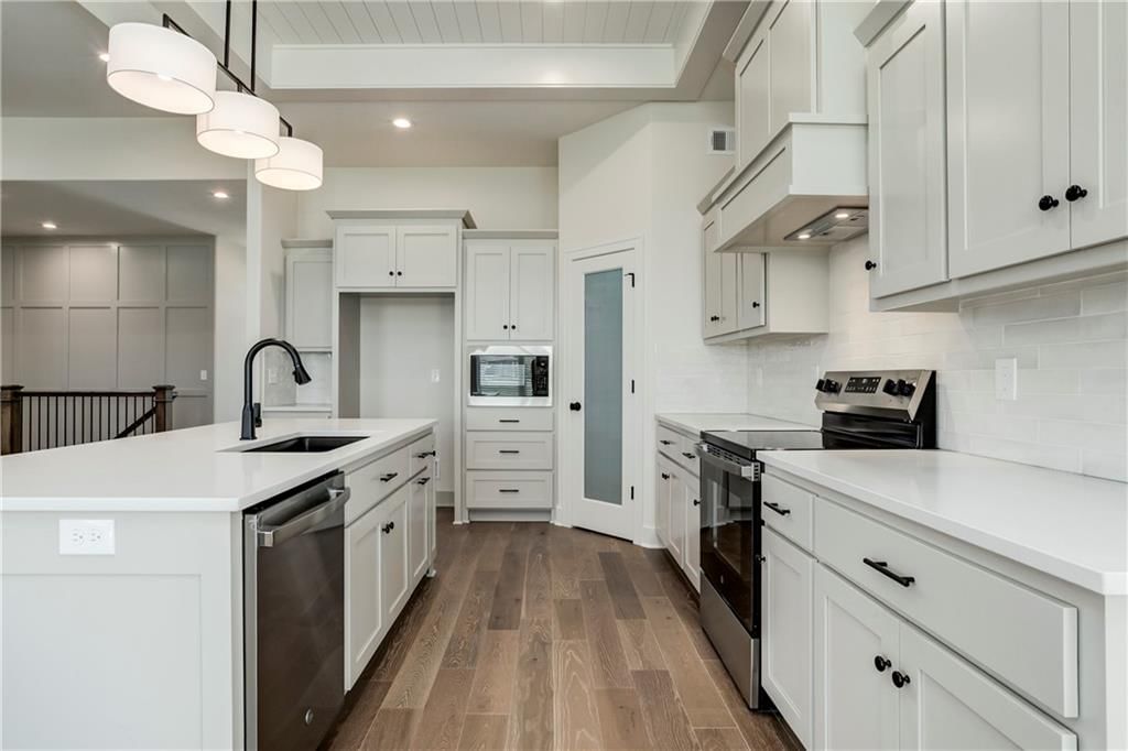 16928 S Brentwood Street — photo 4