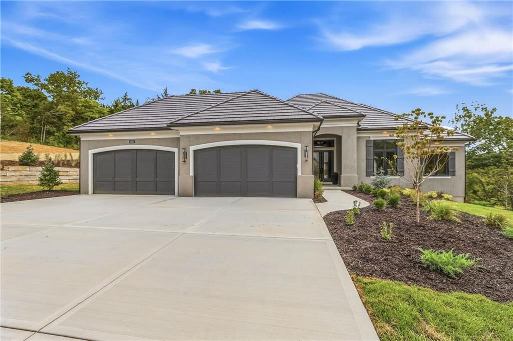 5831 Lentz Drive, Parkville, MO
