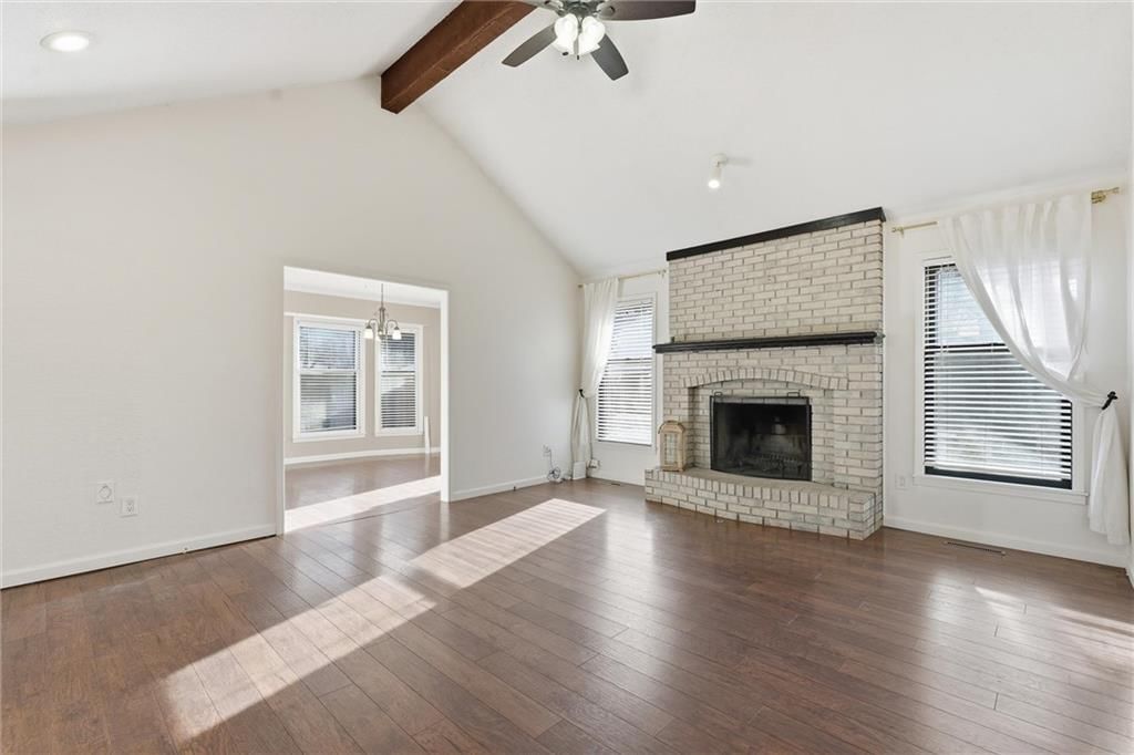 Photo 5 of 28 - 410 NE Corsicana Street