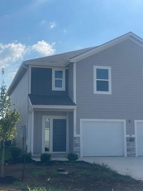 1728 Grayhawk Drive — photo 1