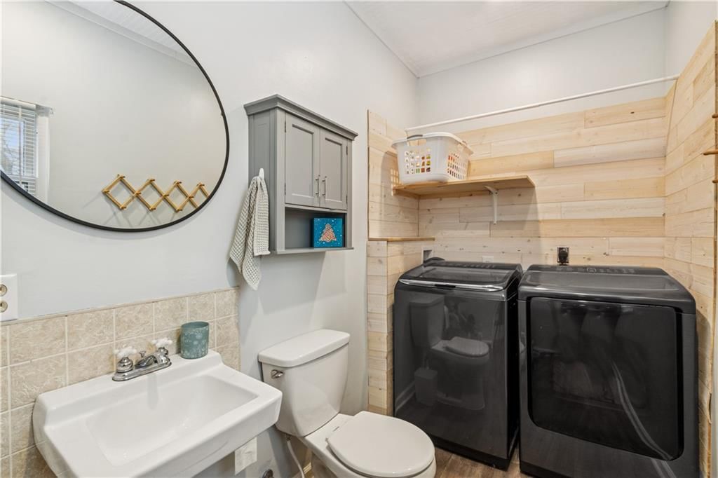 Photo 11 of 22 - 8815 Cottonwood Street
