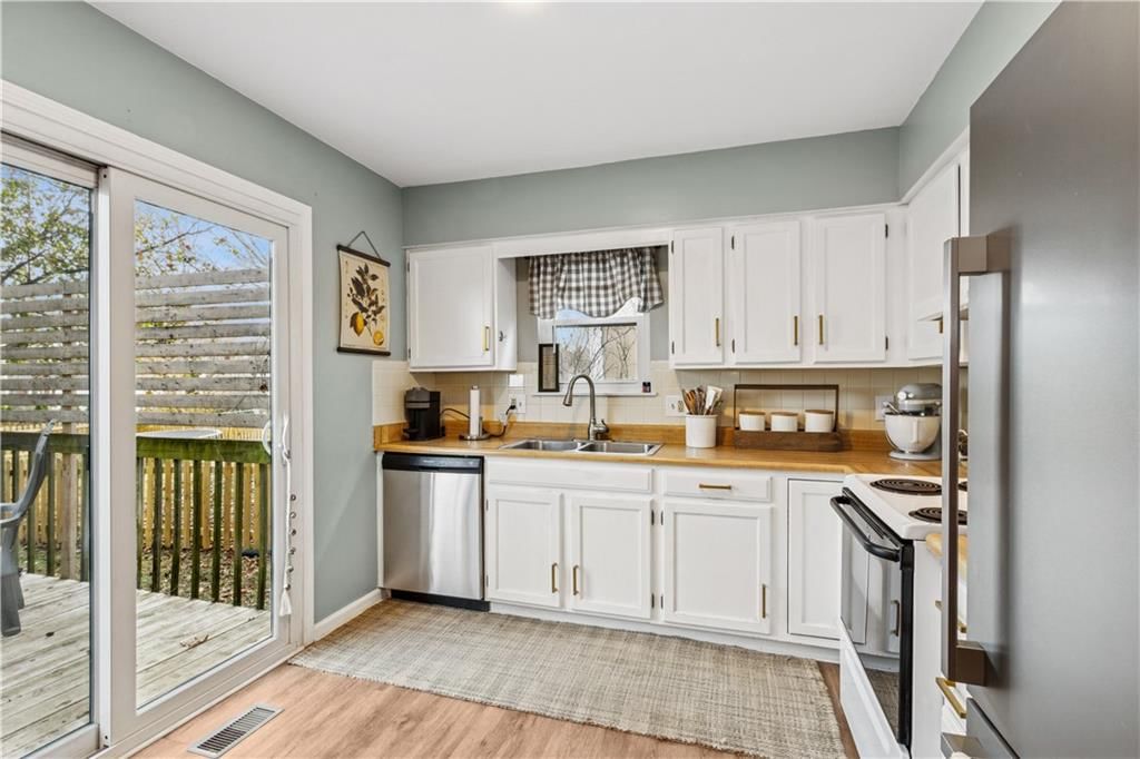 Photo 7 of 22 - 8815 Cottonwood Street