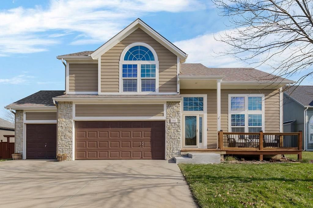 705 S Spruce Circle, Gardner, KS