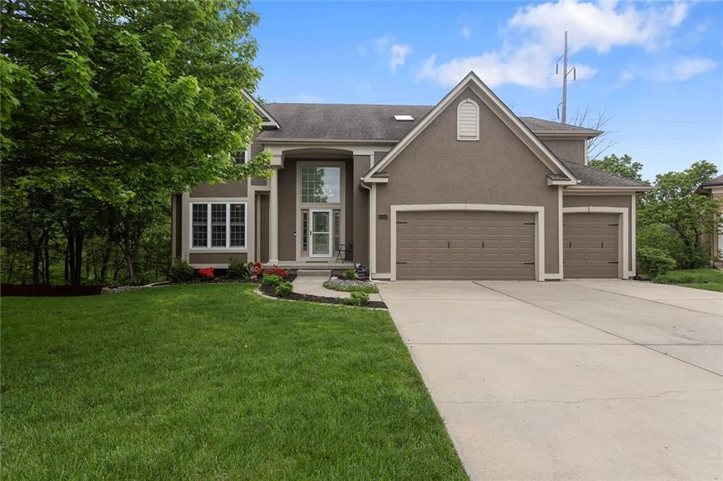 5501 NE OAKS RIDGE Lane, Lee's Summit, MO