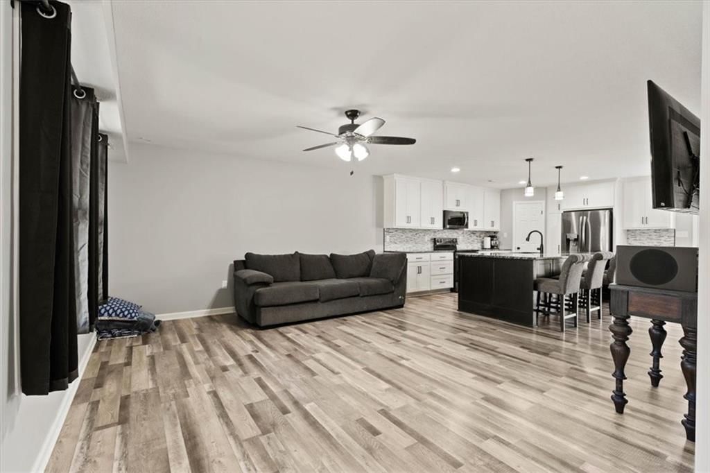303 W Chestnut Street — photo 2