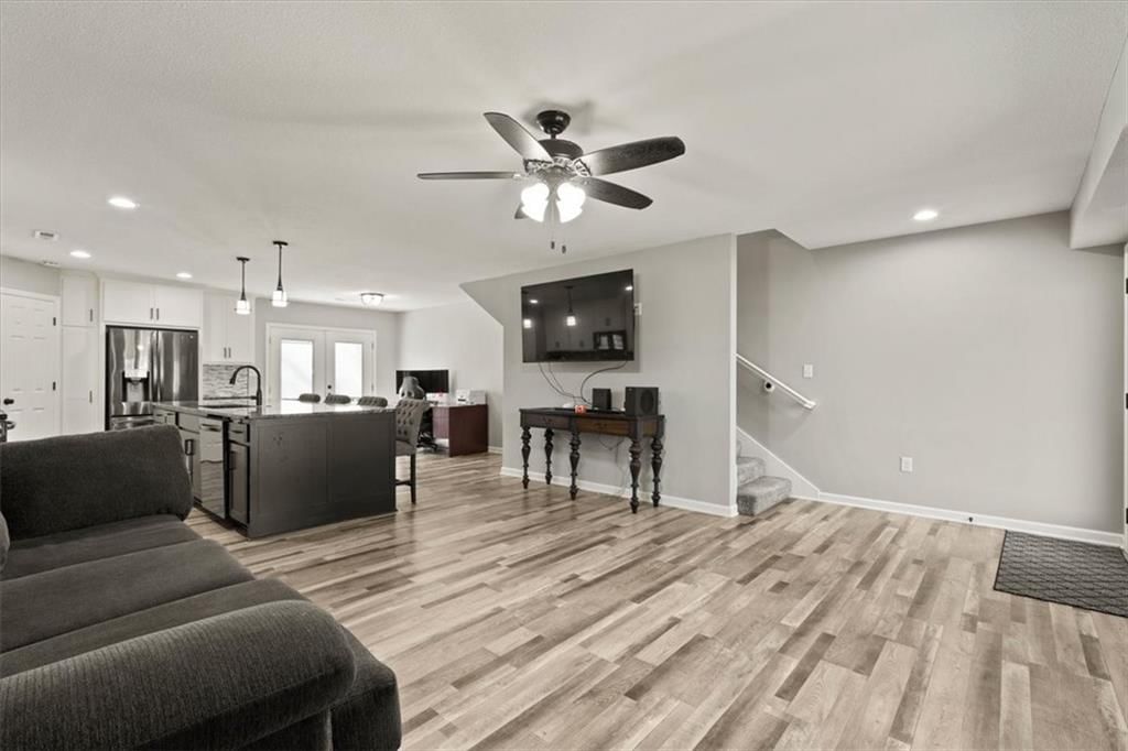 303 W Chestnut Street — photo 3