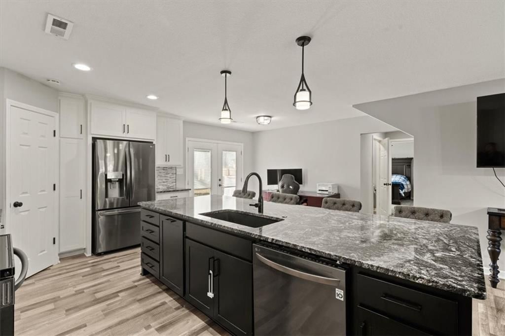303 W Chestnut Street — photo 8