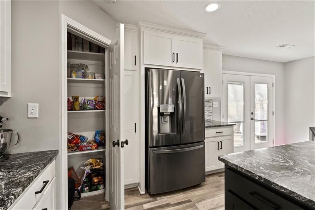 303 W Chestnut Street — photo 10