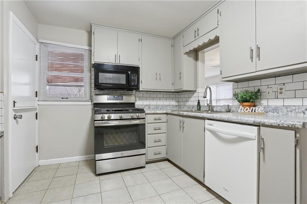 Photo 7 of 40 - 4011 N Bellefontaine Avenue