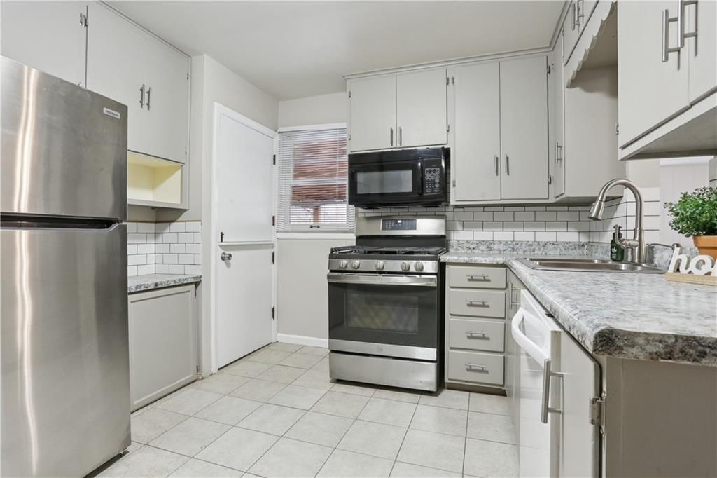 Photo 8 of 40 - 4011 N Bellefontaine Avenue