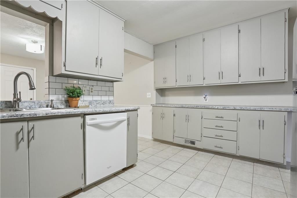 Photo 9 of 40 - 4011 N Bellefontaine Avenue