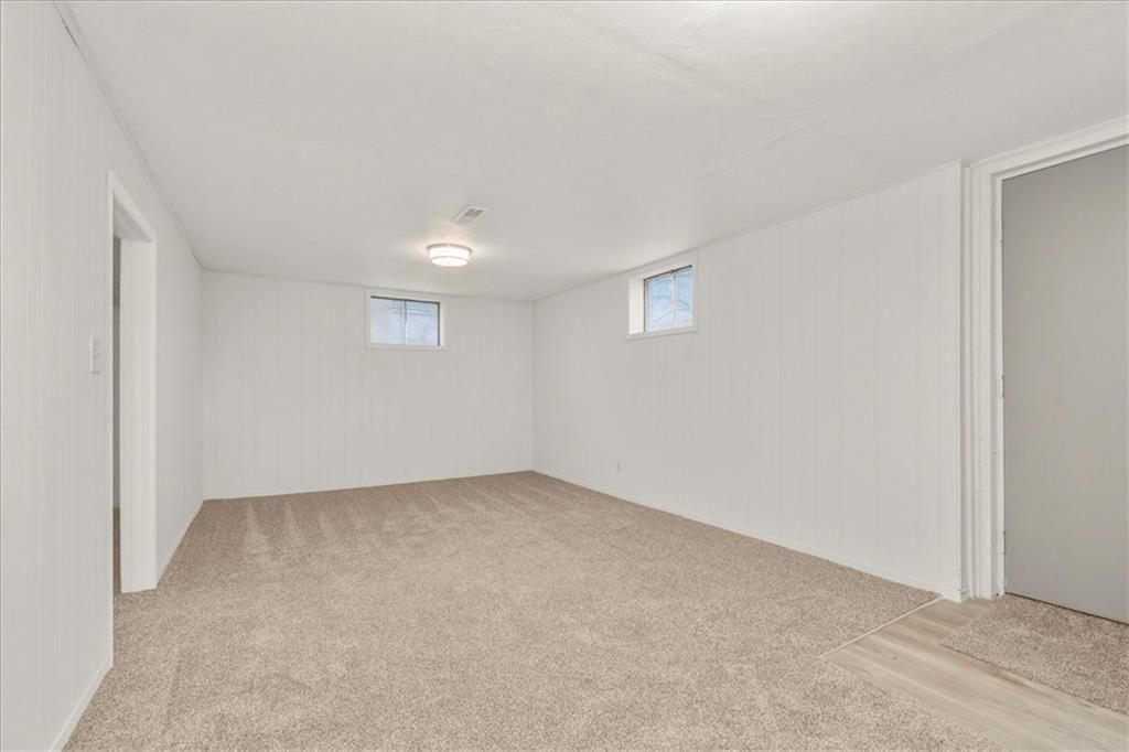 Photo 17 of 25 - 16305 E 16th Street S