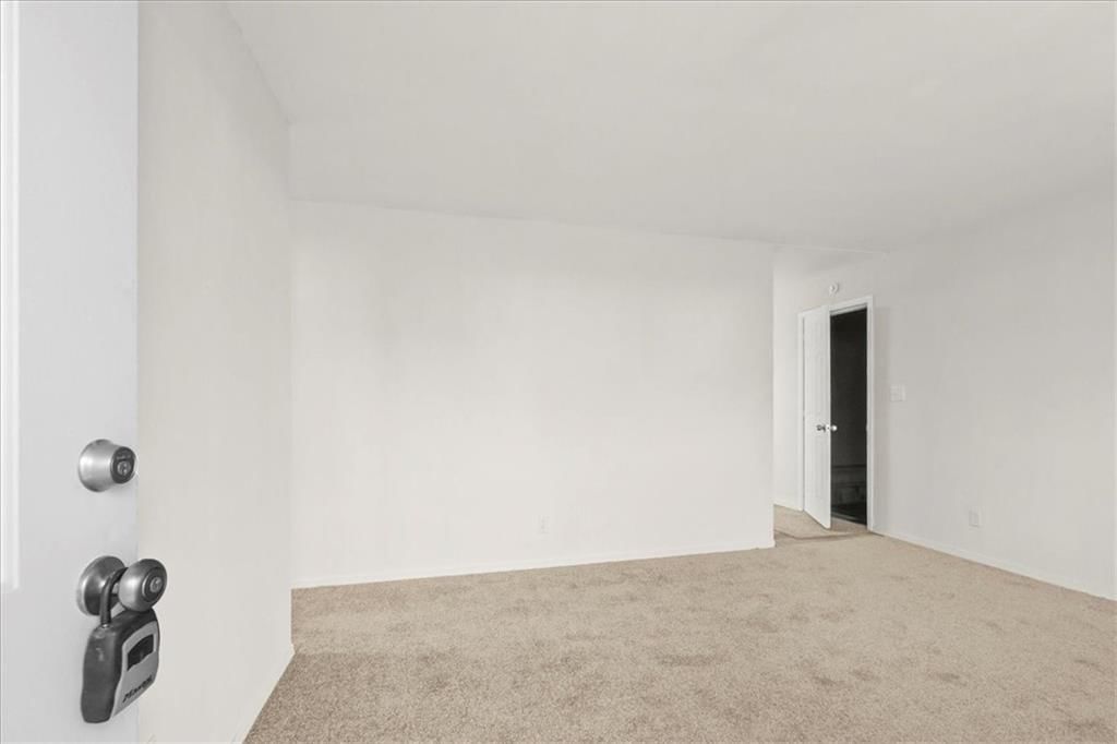 Photo 5 of 25 - 16305 E 16th Street S
