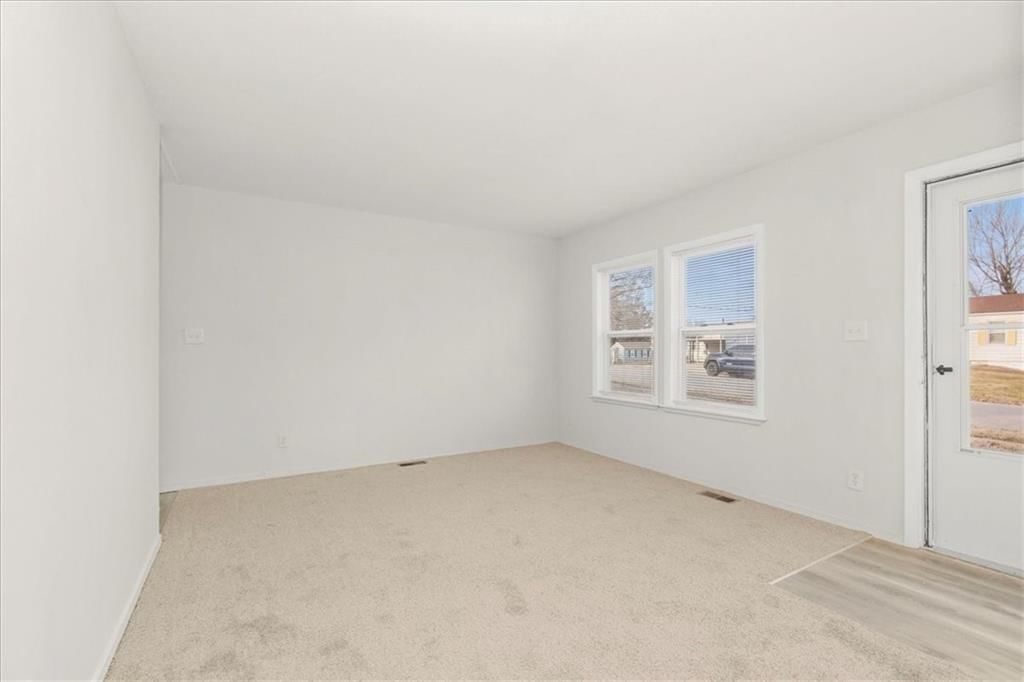 Photo 7 of 25 - 16305 E 16th Street S