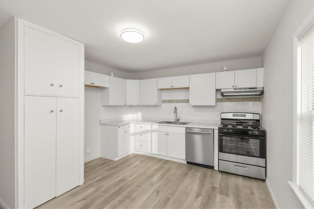 Photo 9 of 25 - 16305 E 16th Street S